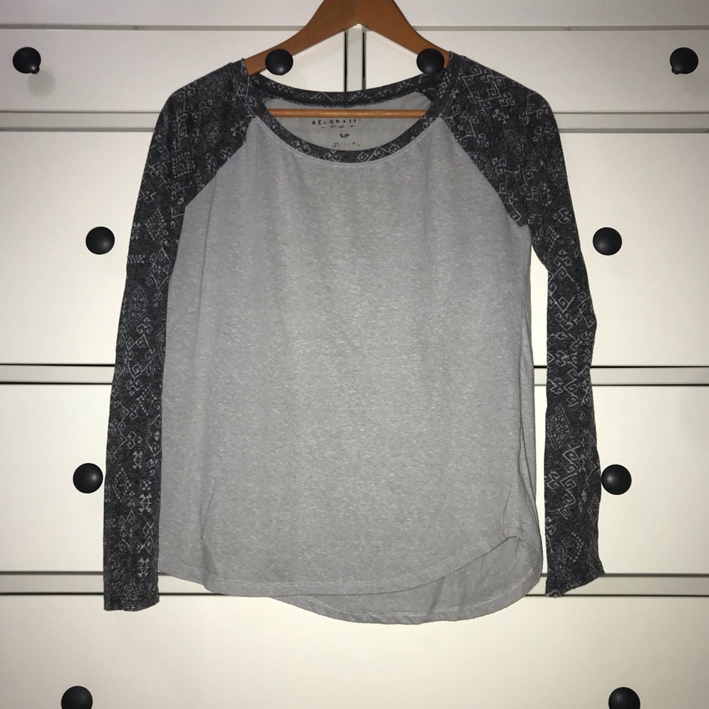 Grey shirt.